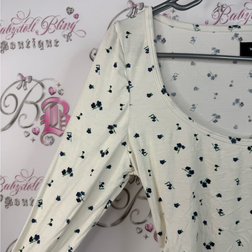 White Fox long sleeve cropped crop white  Cream navy  Floral Long Sleeve Top - Picture 6 of 12